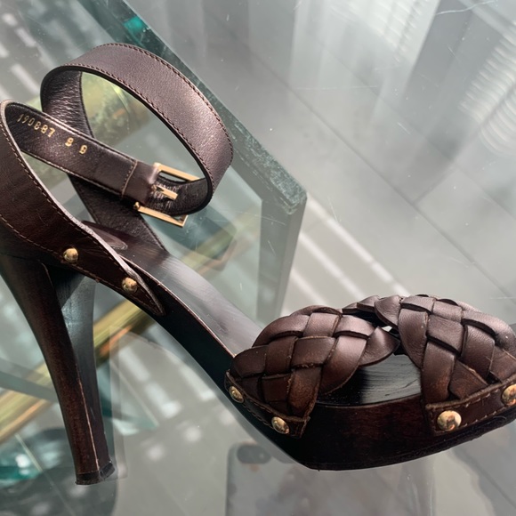 GUCCI Authentic Brown Leather High Heel Wooden Sandals with Gold Stud accents - Picture 3 of 8